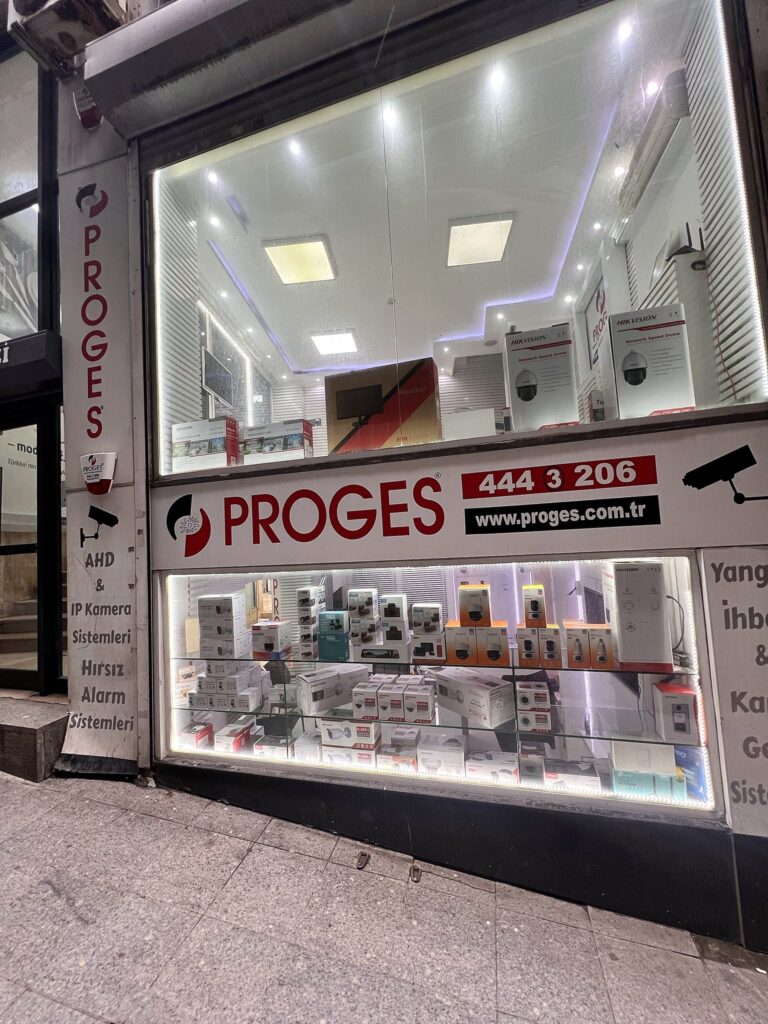 Proges Teknoloji Sirkeci showroom vitrini